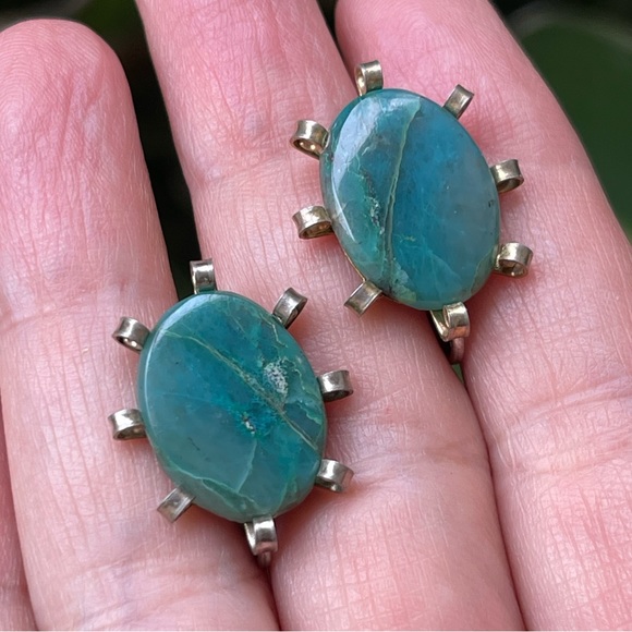 Chrysocolla in quartz gold tone clip on earrings - Picture 3 of 7